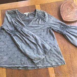 ✨HOST PICK✨Anthropologie Eri + Ali bell sleeve top